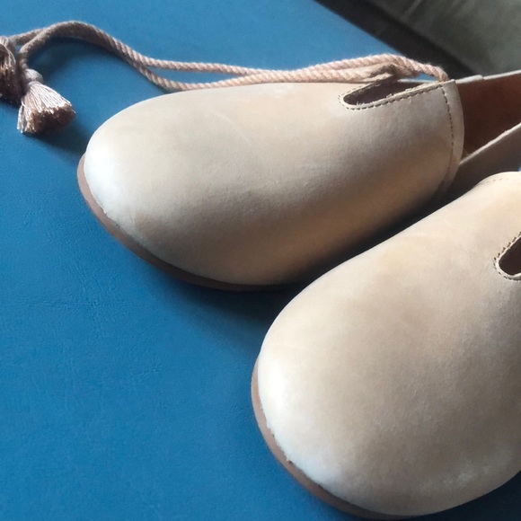 TOMS KELLI Slip On Shoes - Picture 2 of 8